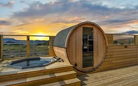 Cozy Cabin With Hot Tub & Sauna - Ultimate Retreat